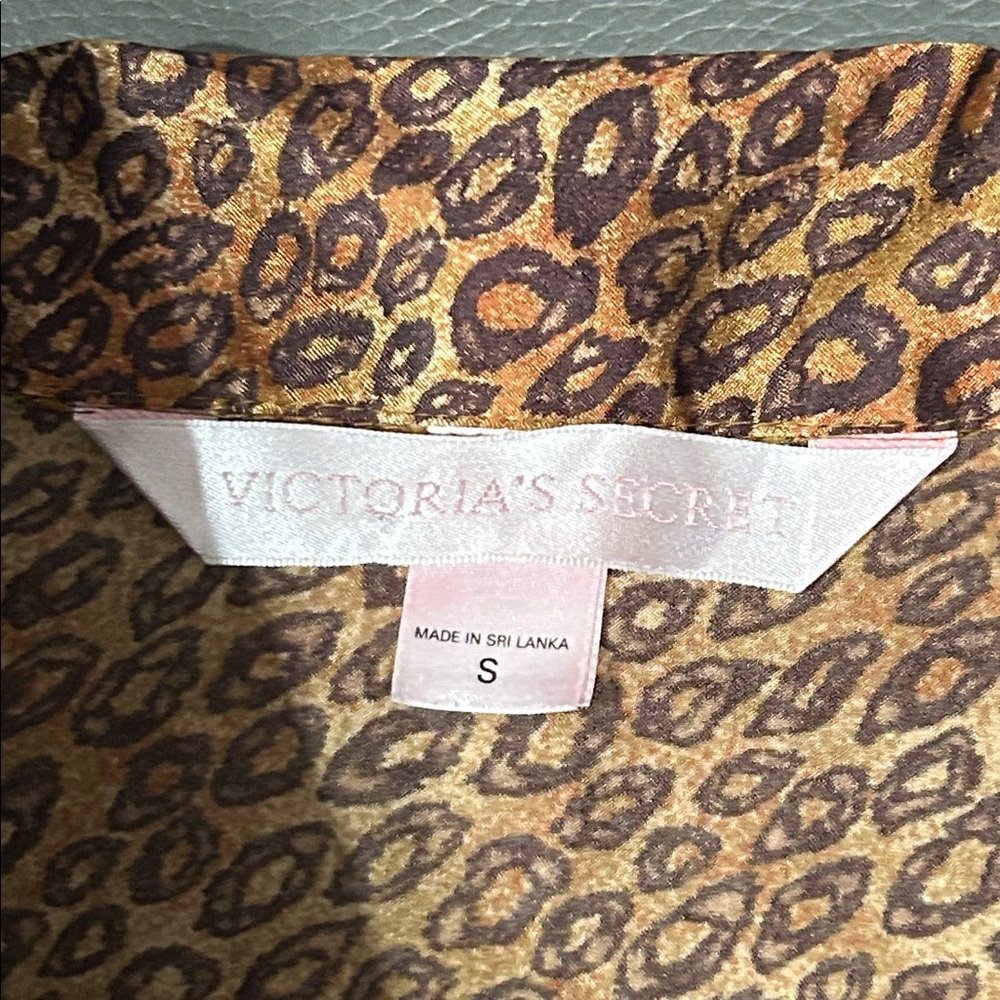 Victoria’s Secret Leopard Print Button-Up Sleep Shirt, size S - Picture 2 of 5